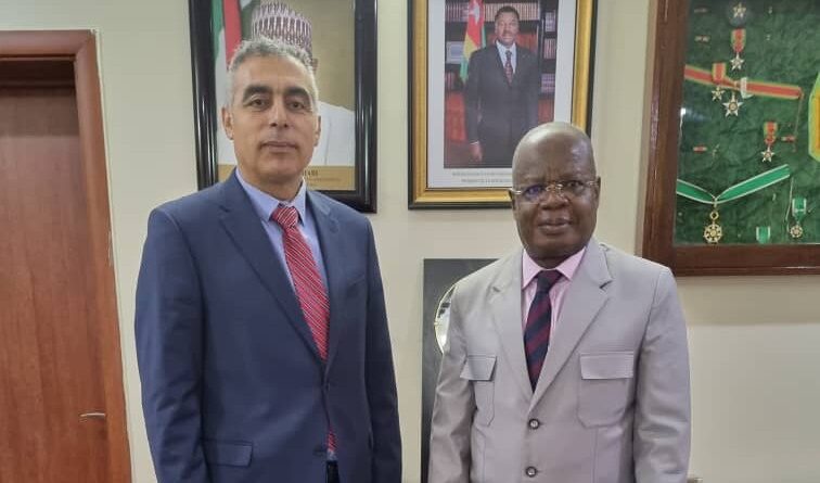 L'Ambassadeur Lene Dimban et son homologue S.E.M. Abdullah M. Shawesh de l'Etat de Palestine